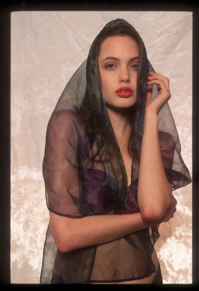 PAY-Angelina-Jolie (5)