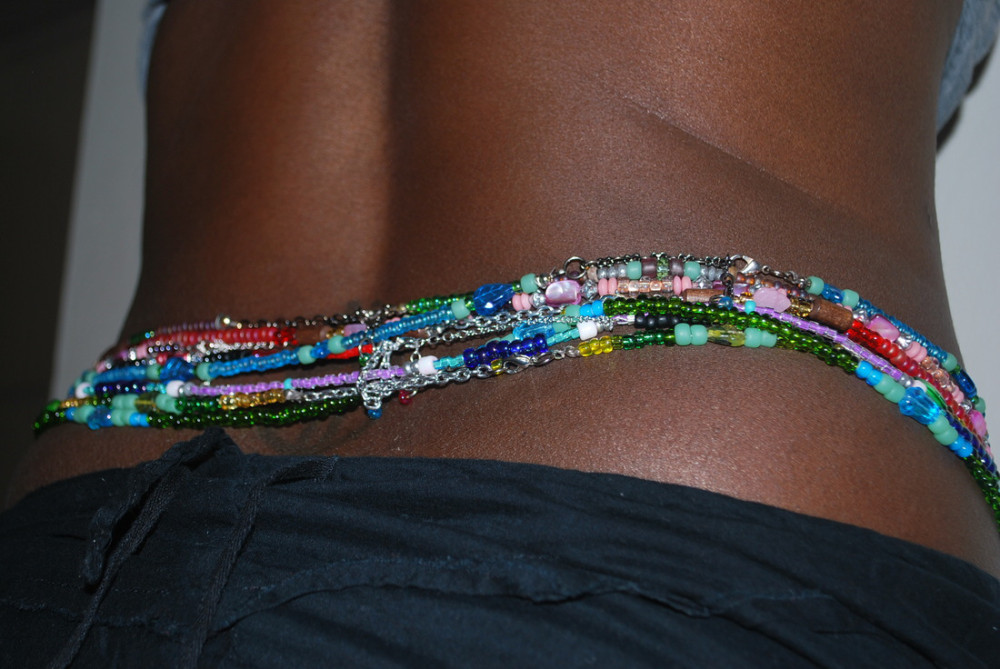 woman-waist-beads (1)