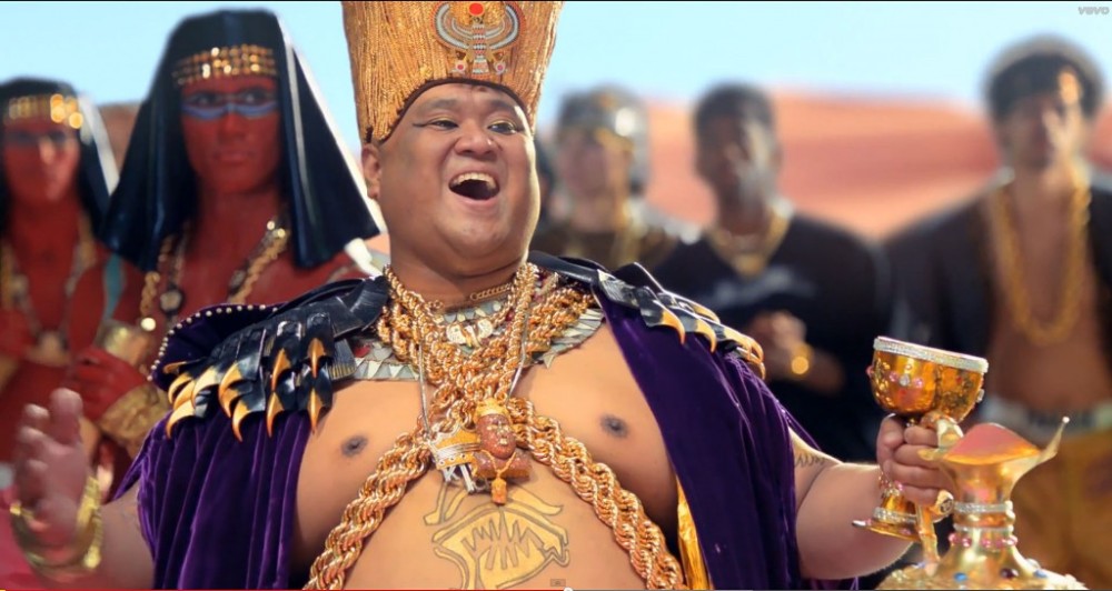 Katy_Perry_-Dark_Horse_Jewelry-1024x545