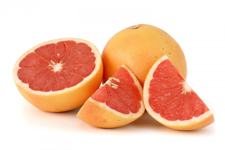 Citrus_paradisi_Grapefruit_pink_white_bg-900x600