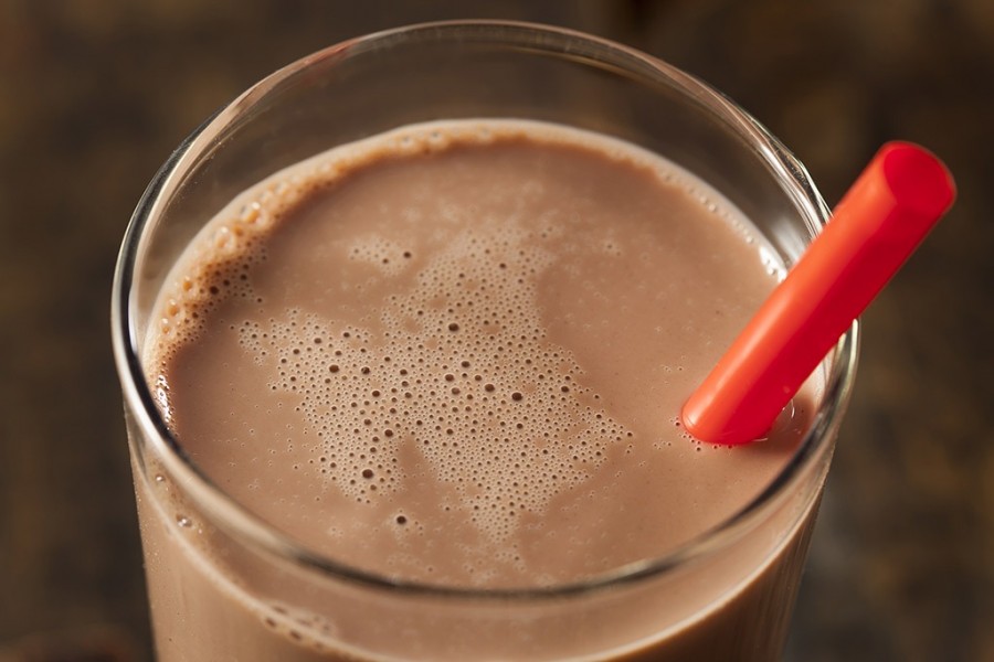 chocolate-milk-glass-chocolate-milk-diet-900x600